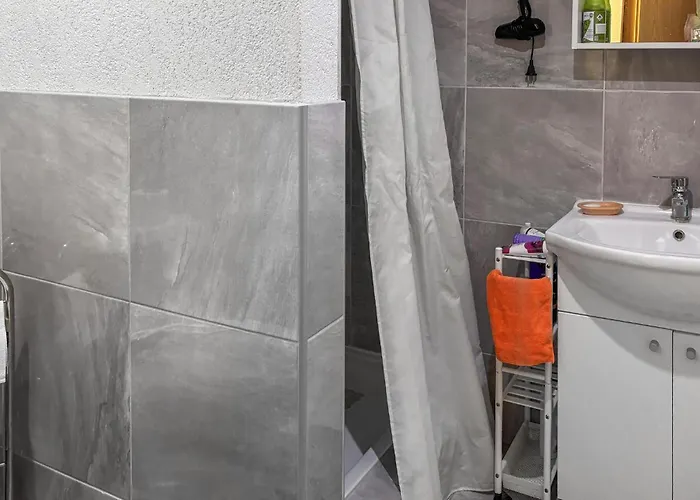 1 Bedroom Gorgeous In *
